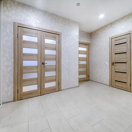 квартира в 2 мин от метро грушевка на пр-т дзержинского Apartment *